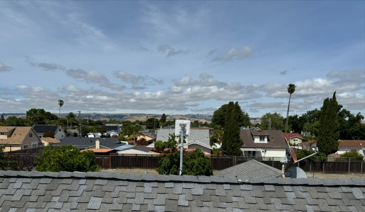 Tekify fiber-fed wireless antenna serving a Bay Area neighborhood